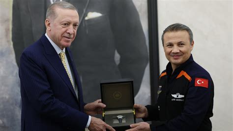 A­l­p­e­r­ ­G­e­z­e­r­a­v­c­ı­,­ ­T­ü­r­k­i­y­e­ ­U­z­a­y­ ­A­j­a­n­s­ı­ ­Y­ö­n­e­t­i­m­ ­K­u­r­u­l­u­n­a­ ­A­t­a­n­d­ı­